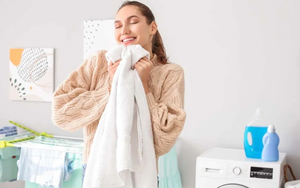 6. Advantages of Zero Waste Laundry Detergent A happy woman of using eco friendly laundry detergent