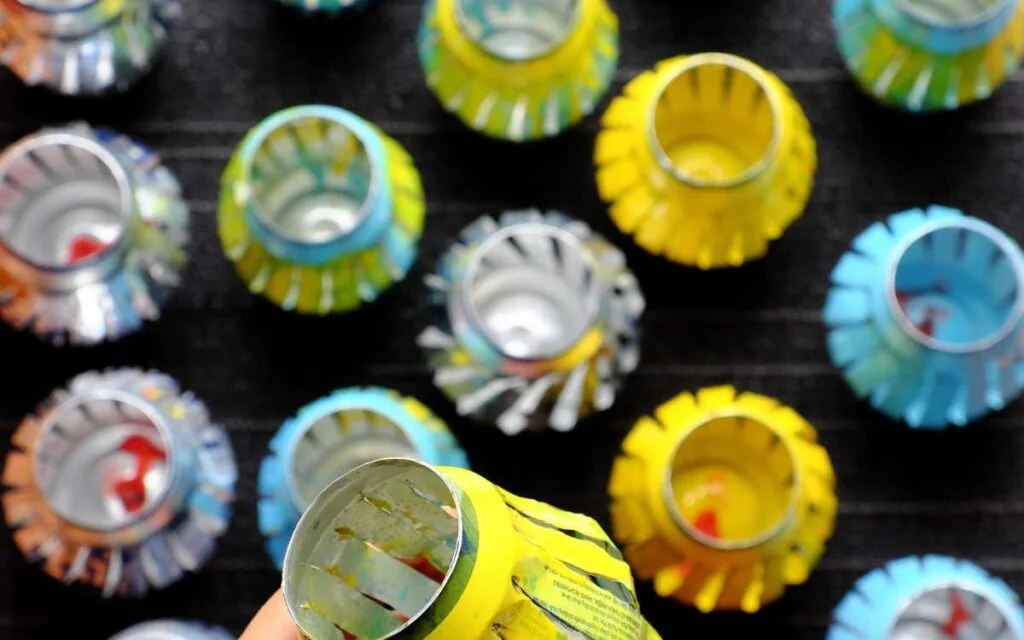 How to Make Eco-Friendly Lanterns How to Make Eco-Friendly Lanterns